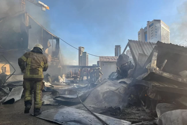 İzmir İtfaiyesi Bayraklı'daki yangına anında müdahale etti