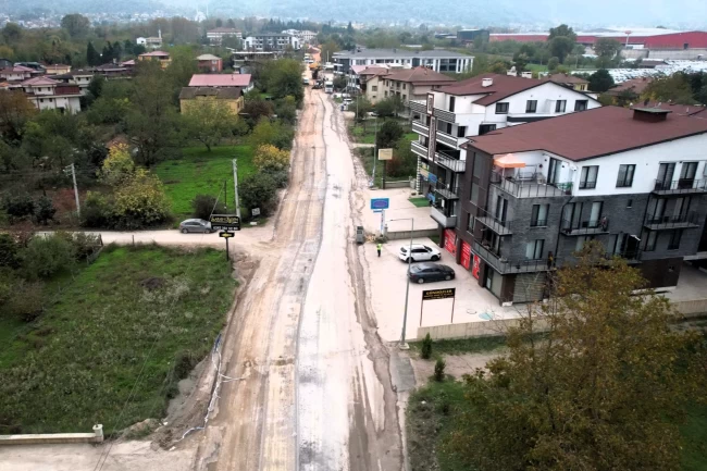 Kocaeli'de Kartepe Çepni Caddesi'nde üstyapı yenileniyor
