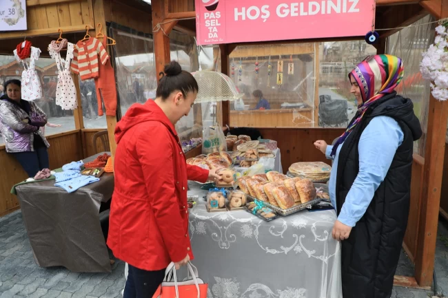 Kayseri Talas'ın Maharetli Eller Kadın Üretici Pazarı'na büyük ilgi