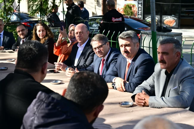 Bursa'da Başkan Yılmaz Vakıf Mahallesi'nde vatandaşlarla buluştu