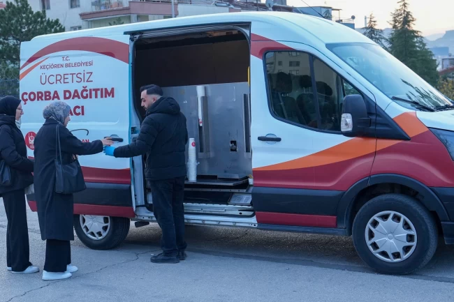Ankara Keçiören'de vatandaşa sıcak çorba