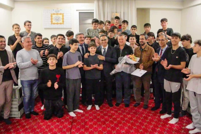 İzmir İl Milli Eğitim Müdürü Yahşi'den anlamlı ziyareti