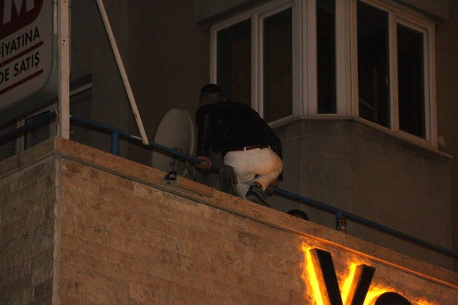 Sözlüsünden ayrıldı… İntihara kalkıştı…