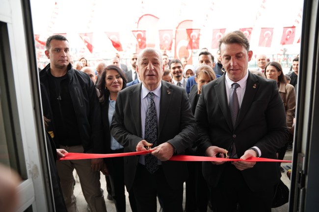 Ümit Özdağ, Zafer Partisi Zonguldak İl Başkanlığı’nın yeni hizmet binasını açtı