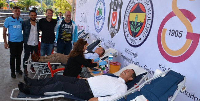 Kaymakam Çorumluoğlu ve Başkan Uysal'dan kan bağışına destek..