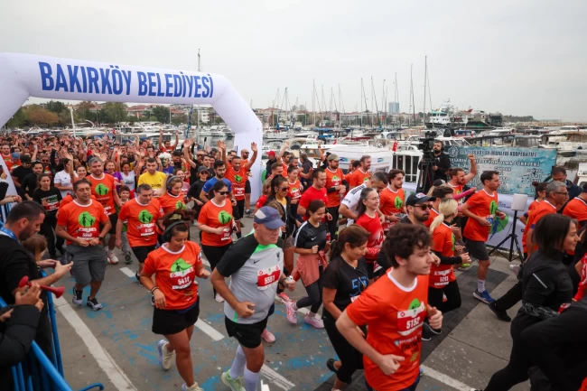 İstanbul Bakırköy'de öğretmenler günü için 2 bin 800 kişi koştu