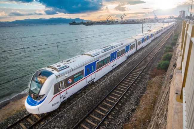 İzmir Büyükşehir'den Tugay'dan TCDD'ye sert çıkış: Ray kirasını sıfırlayın, 90 dakikayı hemen getireyim