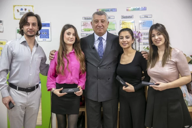 İzmir Güzelbahçe'den öğretmenlere isme özel kalem