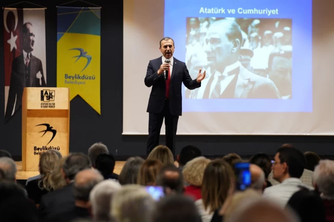 İstanbul Beylikdüzü'nde ‘Atatürk ve Cumhuriyet' söyleşisi