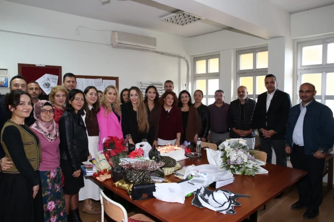 İzmir Çiğli'de Öğretmenler Günü fidanlarla kutlandı