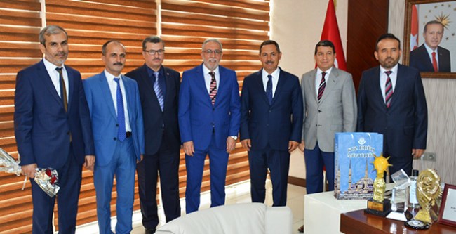 Müftü Albayrak'tan, Başkan Uysal'a ziyaret..