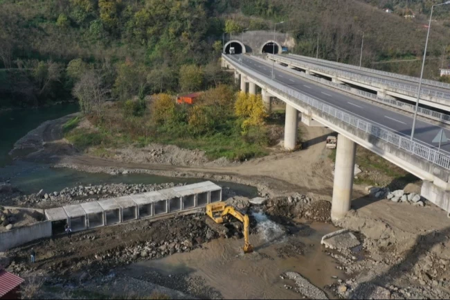 Ordu'da Akçaova Irmağı'na sel önlemi