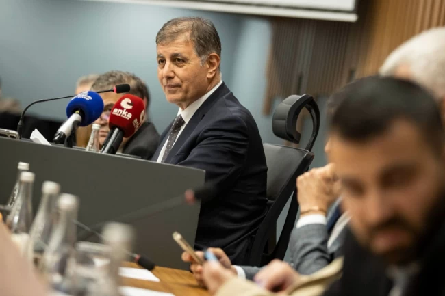 İzmir Büyükşehir ve ESHOT'un 2026 bütçesi onaylandı