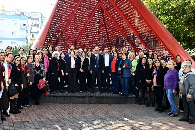 Antalya'da şiddete karşı ses, Al Yazma'da yükseldi