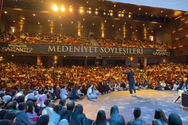 Gaziantep'te gençlerle Gri Koç buluşması