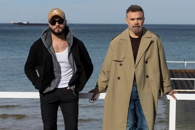 Berkay ve Ümit Sayın'ın güçlü yorumuyla "Gül Beyaz Gül"e büyük ilgi