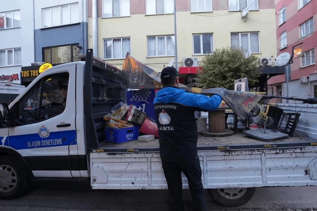 Balıkesir'de zabıta kaldırım işgallerine son veriyor