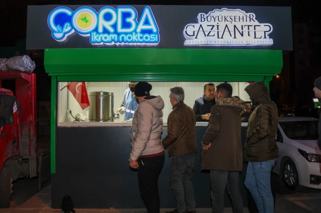 Gaziantep'te 39 noktada sıcak çorba ikramı