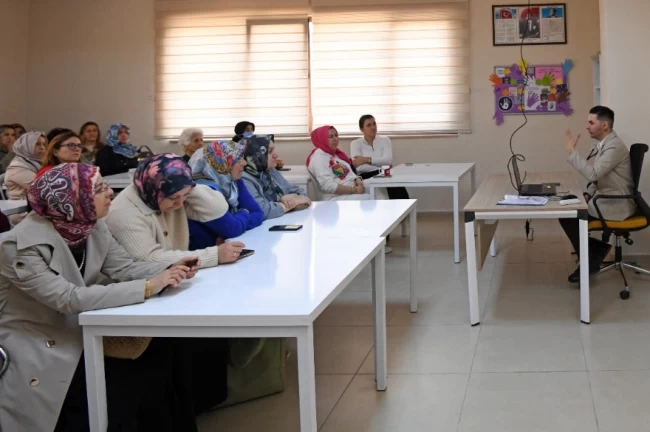 Bursa Osmangazi'de 'Kadın ve Toplum' söyleşisi