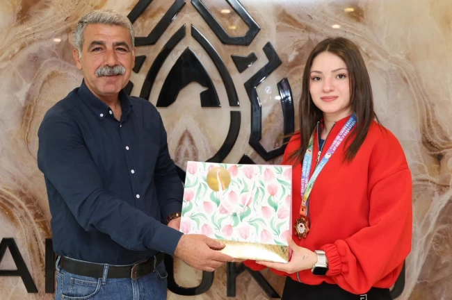 Artuklu Belediye Eşbaşkanı, Mardinli Türkiye Şampiyonu sporcuyu ağırladı