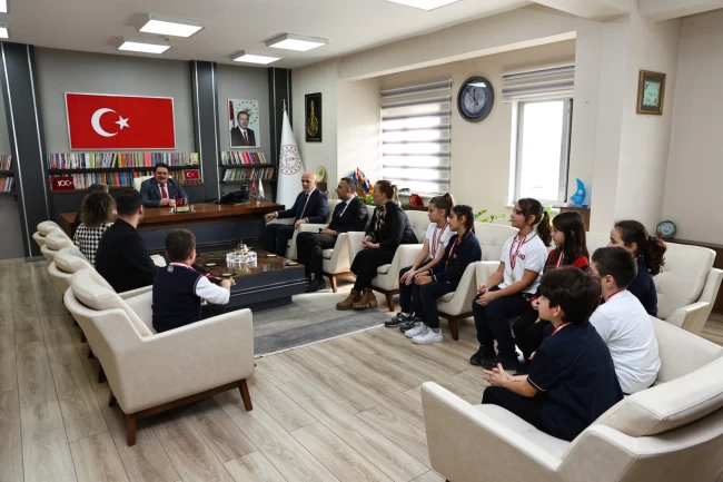 Sakarya Serdivanlı ilkokul öğrencilerinden Milli Eğitim'e ziyaret