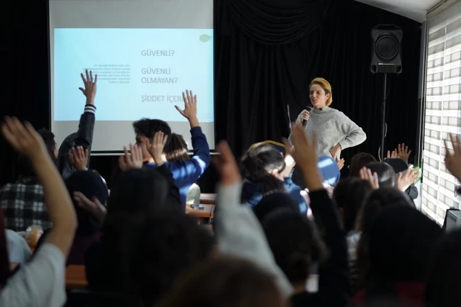 İstanbul Beylikdüzü'nde kadına şiddete karşı birlik ve dayanışma