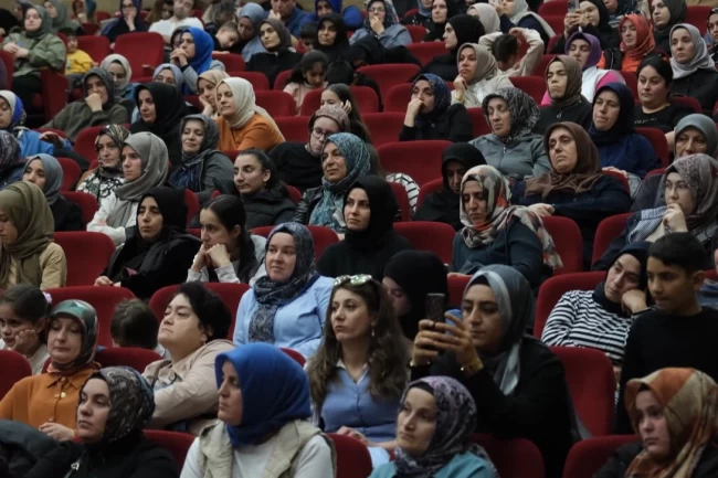 Kocaeli'de 'Aile Mektebi Sohbetleri' yoğun ilgi gördü