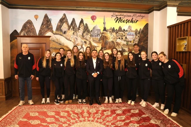 Galatasaray Sutopu Takımı'ndan Başkan Arı'ya ziyaret