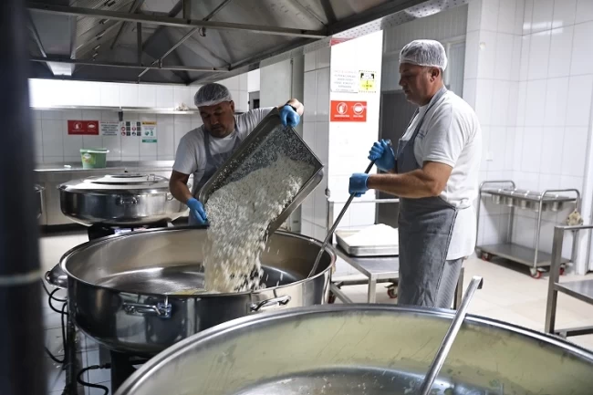 Antaya Alanya Aşevi'nden günde 2 öğün sıcak yemek