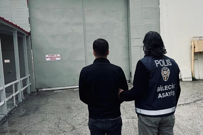 Bilecik'te aranan dolandırıcı kıskıvrak yakalandı