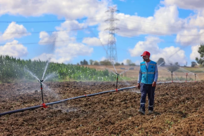 Kocaeli Toramanlar'da sulama suyu toprakla buluştu