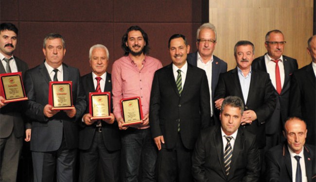 Muhtarlar Derneği'nden EGD'ye teşekkür plaketi..