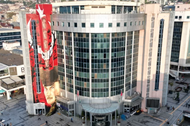 İzmit Belediyesi'nden 'kaçak yapı–seçim ofisi' tartışmasına net açıklama