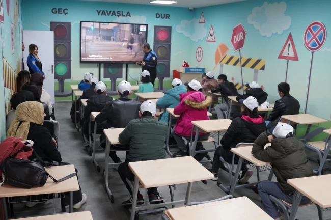 Kocaeli'de özel bireylere trafik bilinci eğitimi