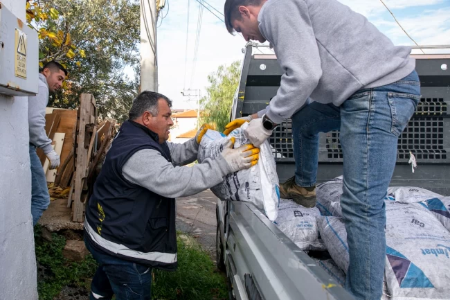 İzmir Güzelbahçe'de kara kış desteği başladı
