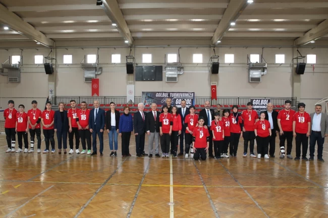 Görme engelli sporcular Çiğli'de sahaya çıktı