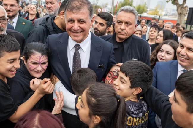 İzmir'de 'Ballıkuyu Parkı' açıldı