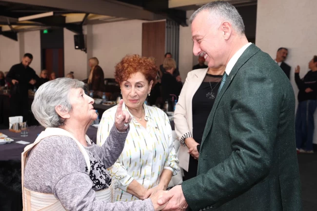 Kocaeli'de Başkan Büyükakın yaşlılarla buluştu