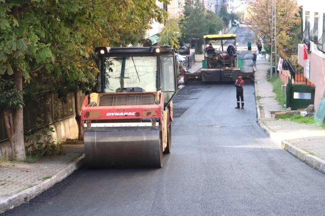 İstanbul Maltepe'de yol yenileme çalışmaları tüm hızıyla sürüyor