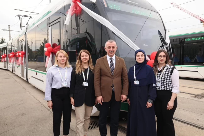 Başkan Büyükakın: Vatman olmak isteyen kadınlara kapımız açık