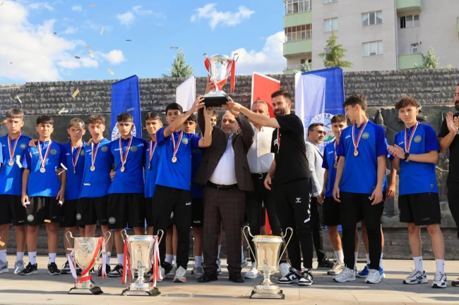 Kayseri Talas'ta Sporcu Fabrikası'ndan 2 yeni oyuncu