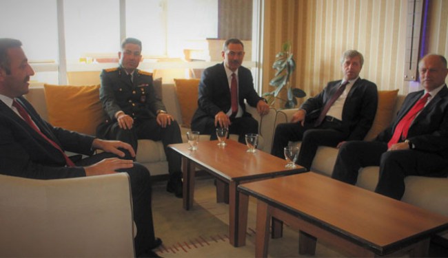 Veda yemeğinde buluştular..