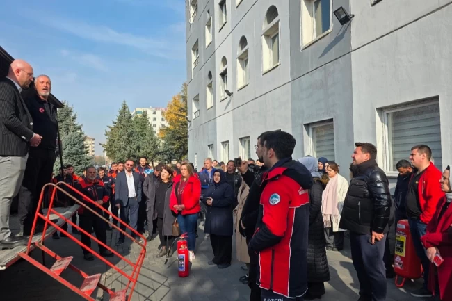 Kayseri Kocasinan'da personele acil durum tahliye ve yangın tatbikatı