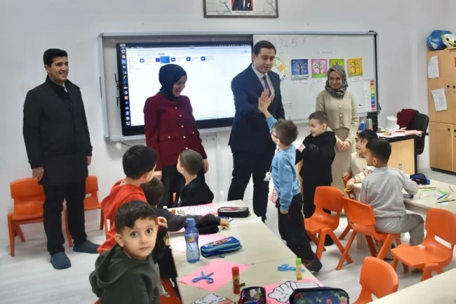 Sason Kaymakamı Başar'dan anaokuluna ziyaret
