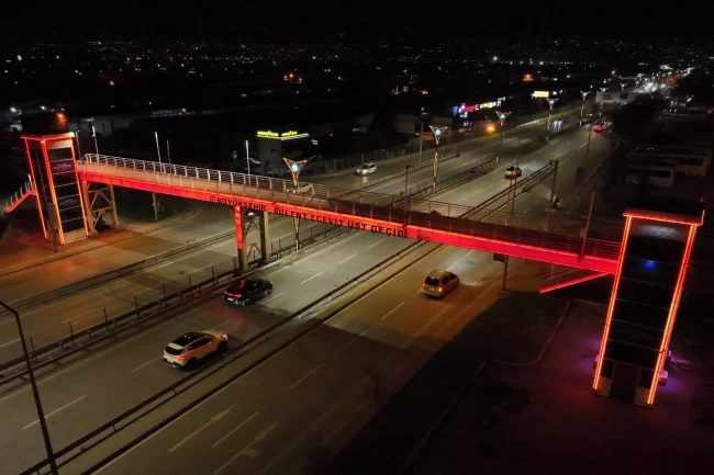 Kocaeli'den kadına şiddete karşı turuncu mesaj