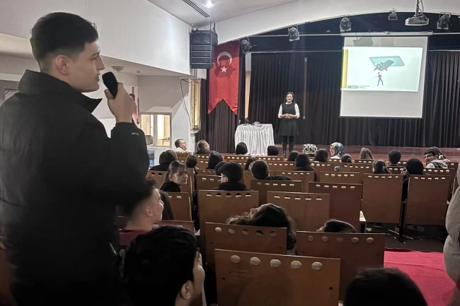 Bursa'da gençlere "Teknoloji Bağımlılığı" eğitimi verildi