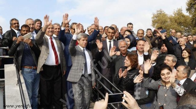 Vali Çınar gözyaşlarıyla uğurlandı