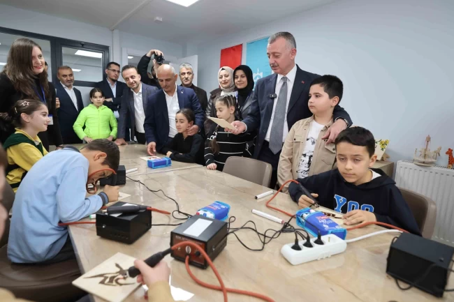 Kocaeli'de gençler için yeni Bilgievi açıldı