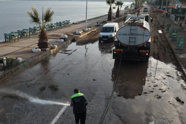 Bursa Gemlik'te temizlik ve güvenlik için aralıksız çalışma