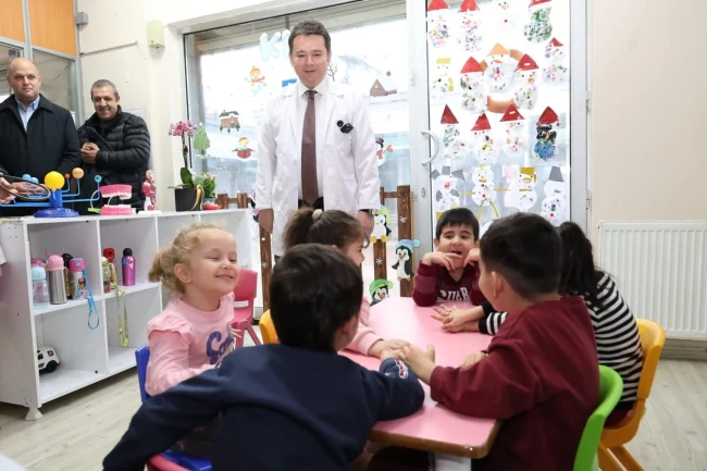 Bursa'da Başkan Erkan Aydın çocuklara mesleğini tanıttı